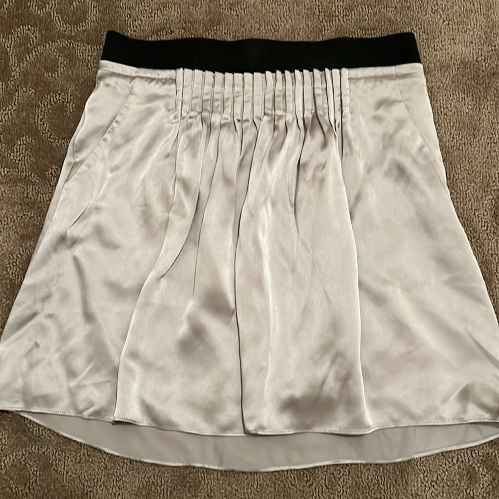 Banana Republic Cute women’s skirt with side zip elastic waist